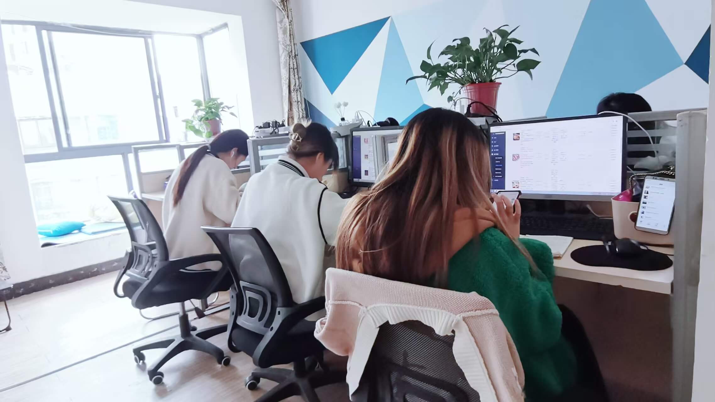 秋鸣网络办公环境