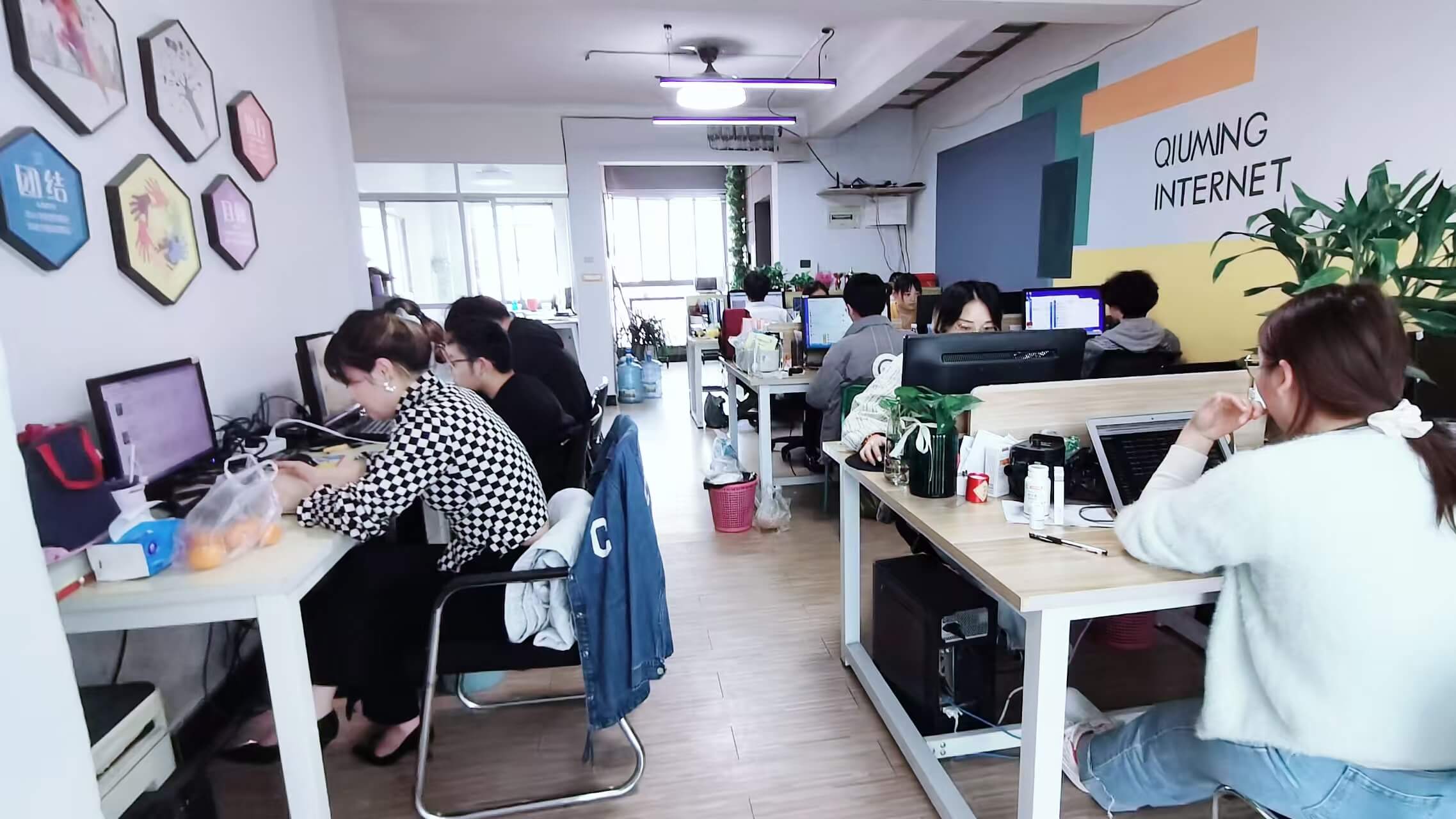 秋鸣网络工作场景