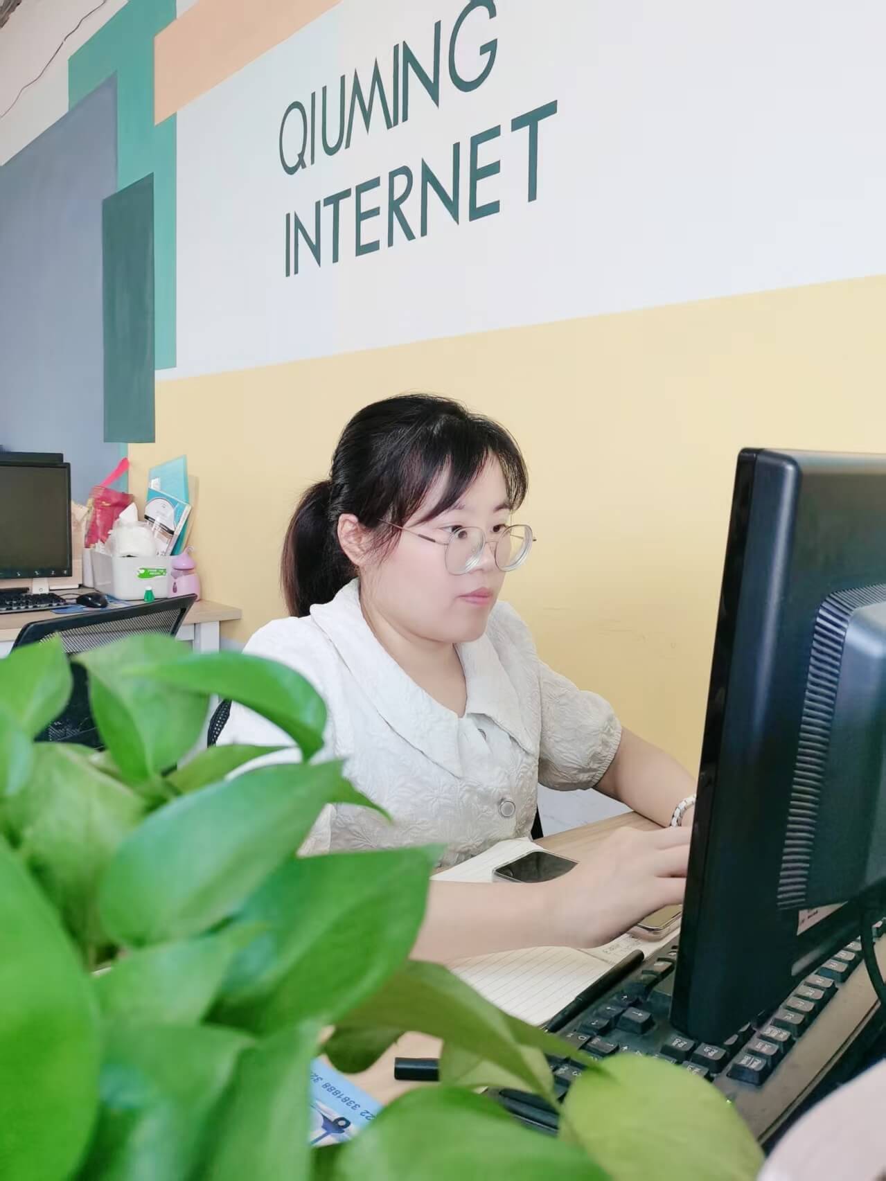 秋鸣网络客服团队